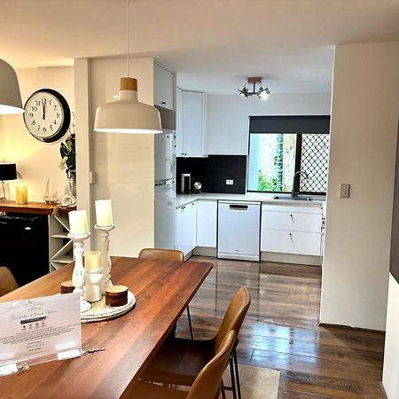 Noosa Boutique Apartments & Elkhorn Villas מראה חיצוני תמונה